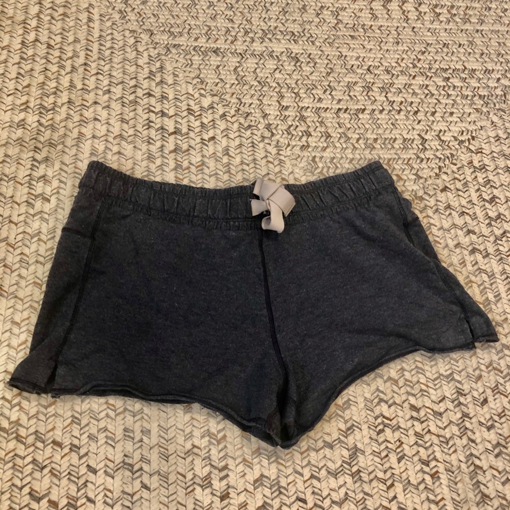 Lululemon lounge shorts size 6